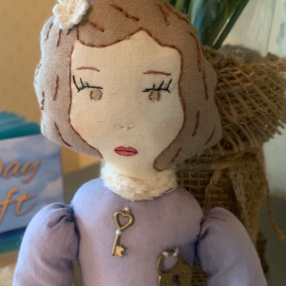 Tender Heart Treasures, CLOTH rag doll..2003. Doll is 21 inches tall. BEAUTIFUL. - Picture 11 of 11
